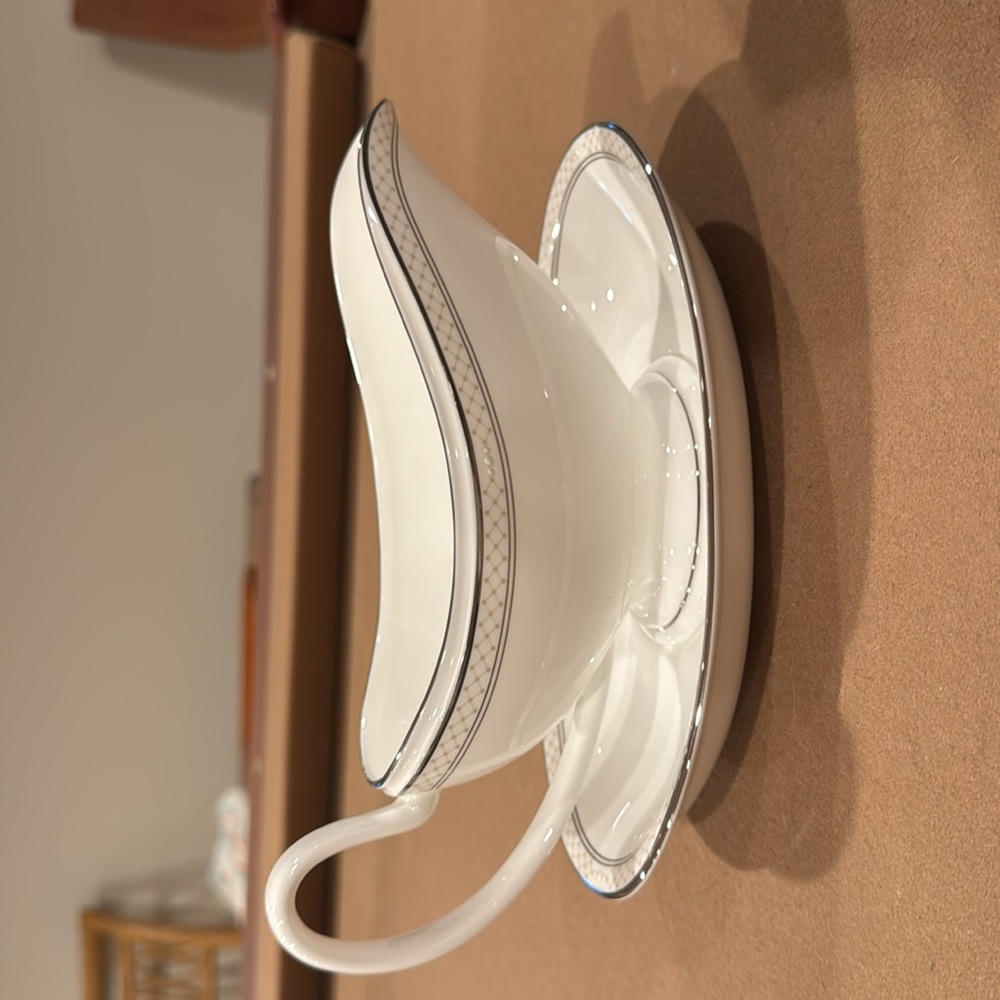 Waterford Padova Elegant White China Gravy Boat with Gravy boat dish